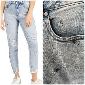 Material Girl Women's Light Washed Daisy Embroidered Mom Jeans - size 7